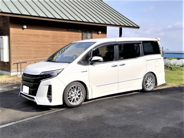 AXIS_STYLINGさんが投稿したパーフェクトダンパー・ノア・エスクァイア・ヴォクシー・車高調に関するカスタム事例の投稿画像1枚目