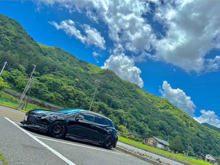 カローラスポーツのカローラスポーツのある生活・低そうで低くない少し低い車・ADVAN Racing・曇り空と愛車・熱中症に気をつけて!!に関するカスタム事例の投稿画像2枚目