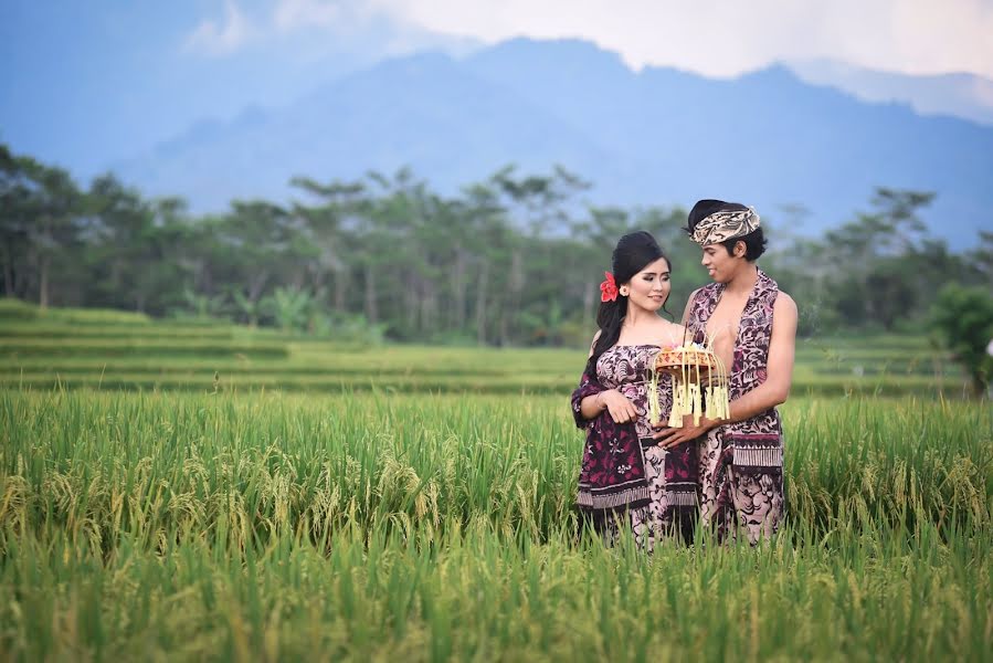 Wedding photographer Juni Astawa (astawa). Photo of 21 June 2020