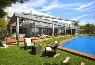 Villa with pool and terrace 4