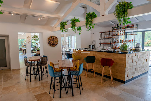 Maison avec piscine et jardin 5