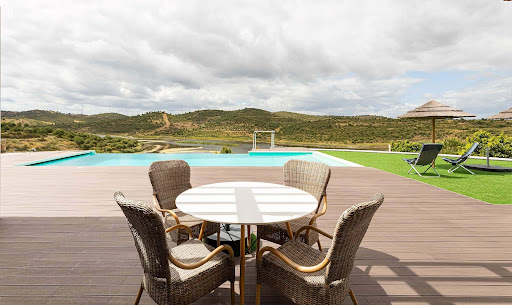 Maison contemporaine avec piscine et jardin 4
