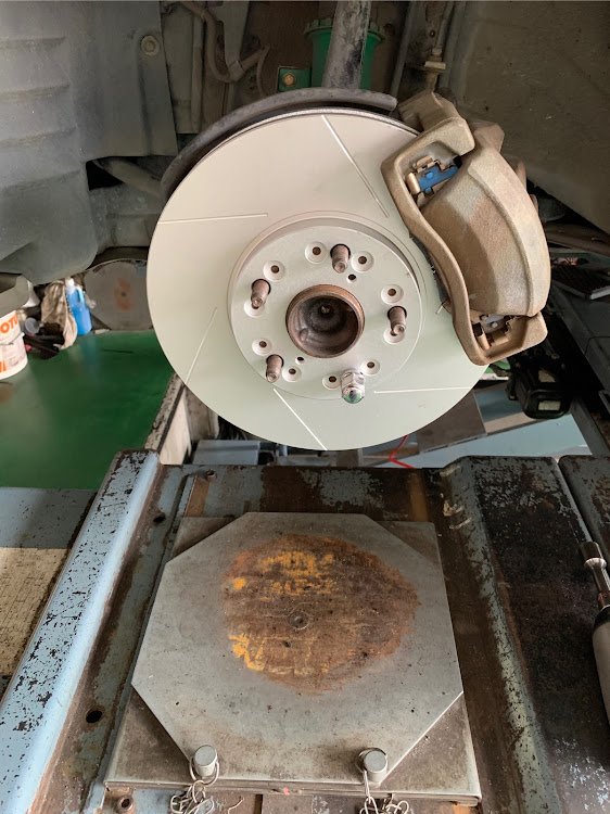 クラウンアスリートのディスクローター交換・17クラウンアスリートv・ディクセル スリットローターに関するカスタム事例の投稿画像1枚目