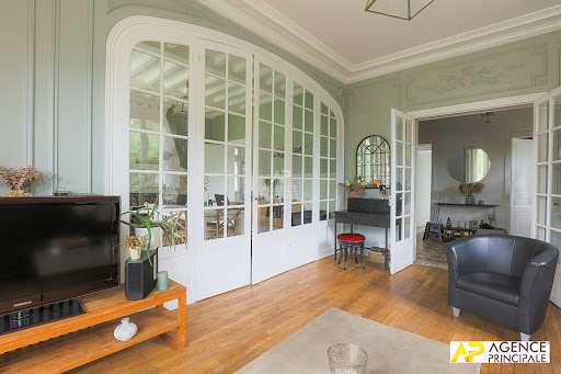 Large white glass doors and bright living room - Buy this luxury property in Maisons-Laffitte, 7 rooms, 5 bedrooms