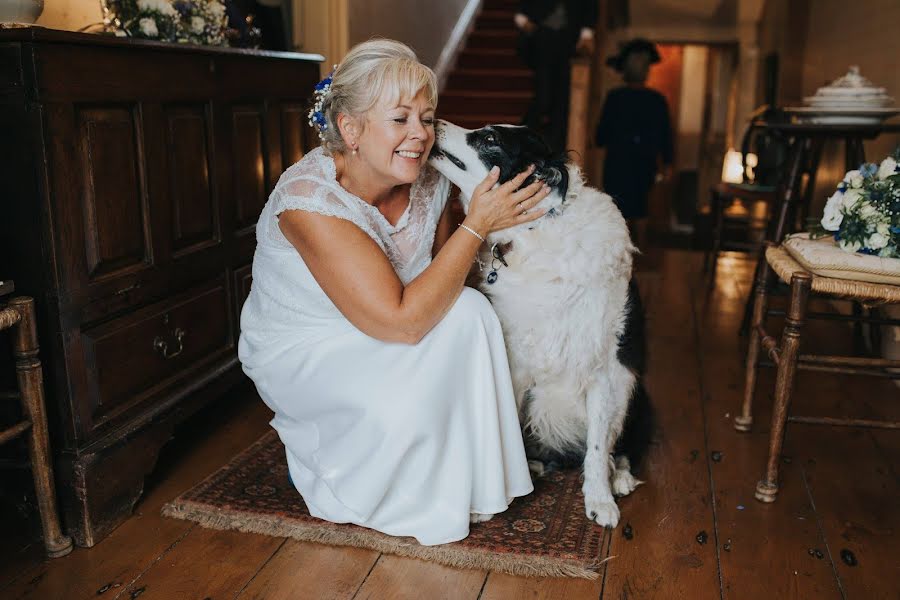 Wedding photographer Angharad Thomas (angharad). Photo of 1 July 2019