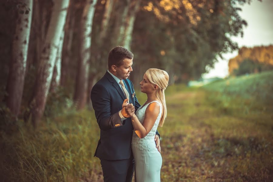 Fotógrafo de casamento Ádám Mógor (mogoradam). Foto de 11 de março 2021