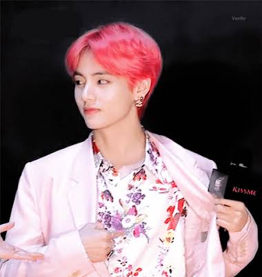 10+ Times BTS's V Was The King Of Pearl Accessories - Koreaboo