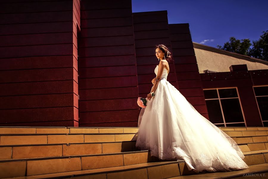 Fotógrafo de casamento Elvina Zabirova (elvina1995). Foto de 2 de abril 2017