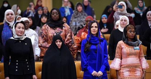 «جمیله علم‌الهدی» «همایش زنان تاثیرگذار» را برگزار کرد. این همایش بسیار خبرساز شد و حتی همسران روسای کشورهای اسلامی همسایه در این نشست شرکت نکردند
