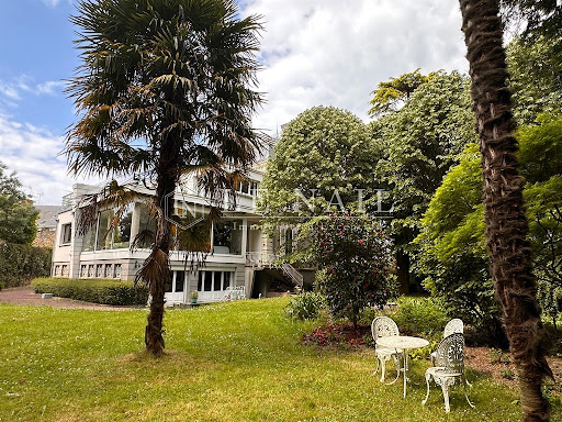 House with garden 3