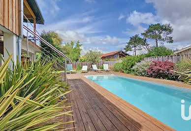 Maison avec piscine et terrasse 17