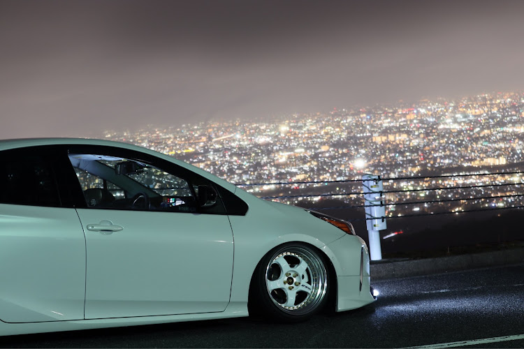プリウスのzvw51・車高調・マイスターS1  3P・一眼レフ初心者・ファインダー越しの私の世界に関するカスタム事例の投稿画像1枚目