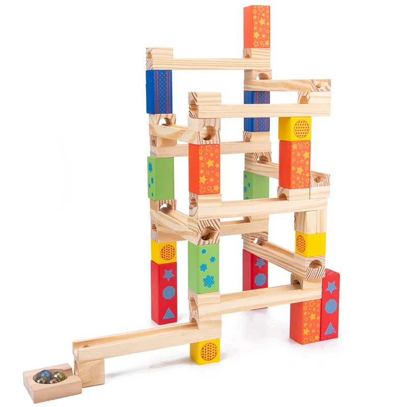 Title 6, Educatieve houten knikkerbaan voor kinderen. Bo...
