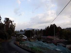 奥に鳳来寺山