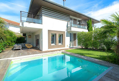 Maison avec piscine et terrasse 2