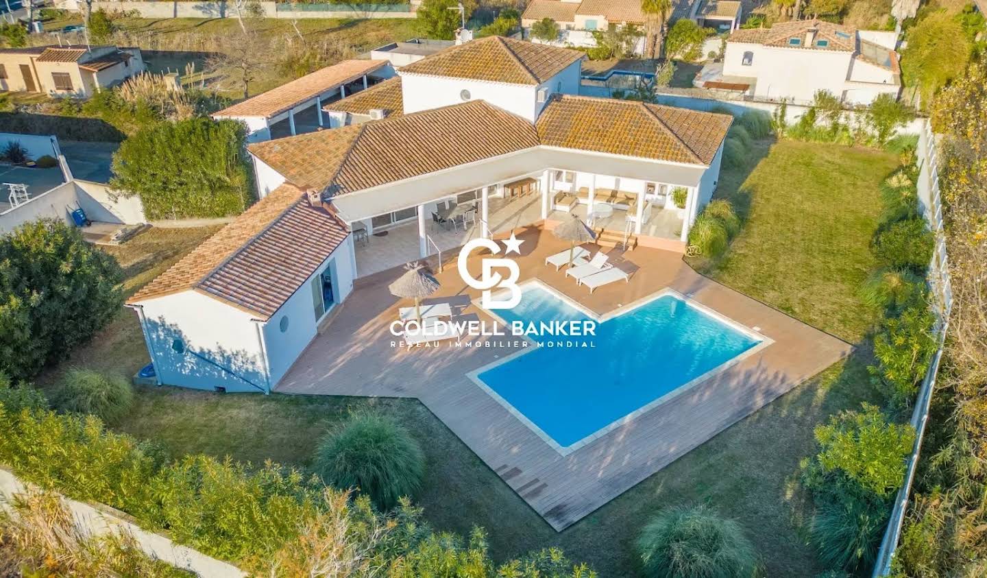 Villa with pool Agde