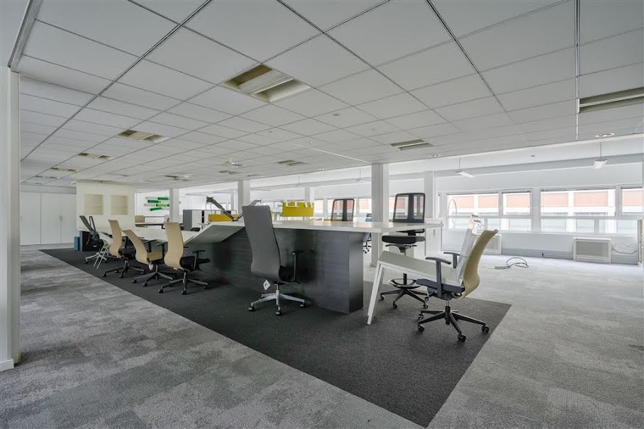 Location  locaux professionnels  3258 m² à Saint-Cloud (92210), 81 450 €