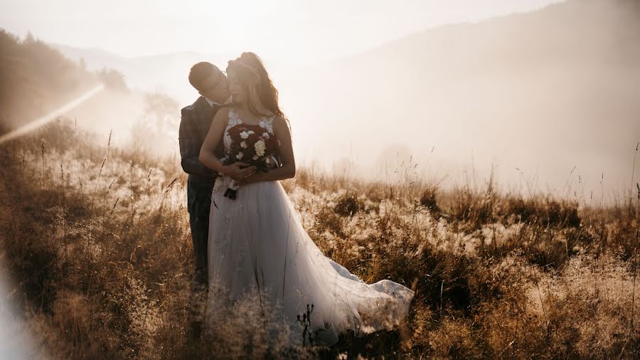 Wedding photographer Artur Olech (orzeszek1904). Photo of 28 October 2021