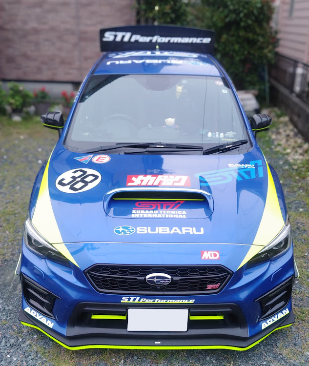 WRX STIの蛍光イエロー・こっそりリニューアル計画中🙊・自然に溶け込む⁉️・なにかが変わった！？・知らんけど🙄に関するカスタム事例の投稿画像1枚目