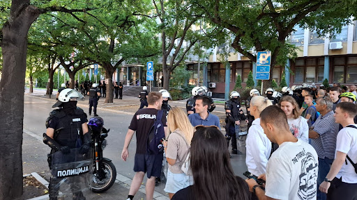 Novi Sad: Kordon ispred zgrade suda, uhapšen jedan student