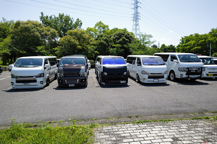 ハイエースバンのプチ仲間🐷・エンジェルリング愛好会・戦争反対に関するカスタム事例の投稿画像1枚目
