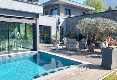 Maison avec piscine et terrasse 2