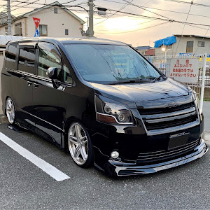 ノア ZRR70W