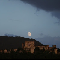 La luna sul castello di 