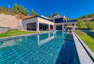 House with pool and terrace 3