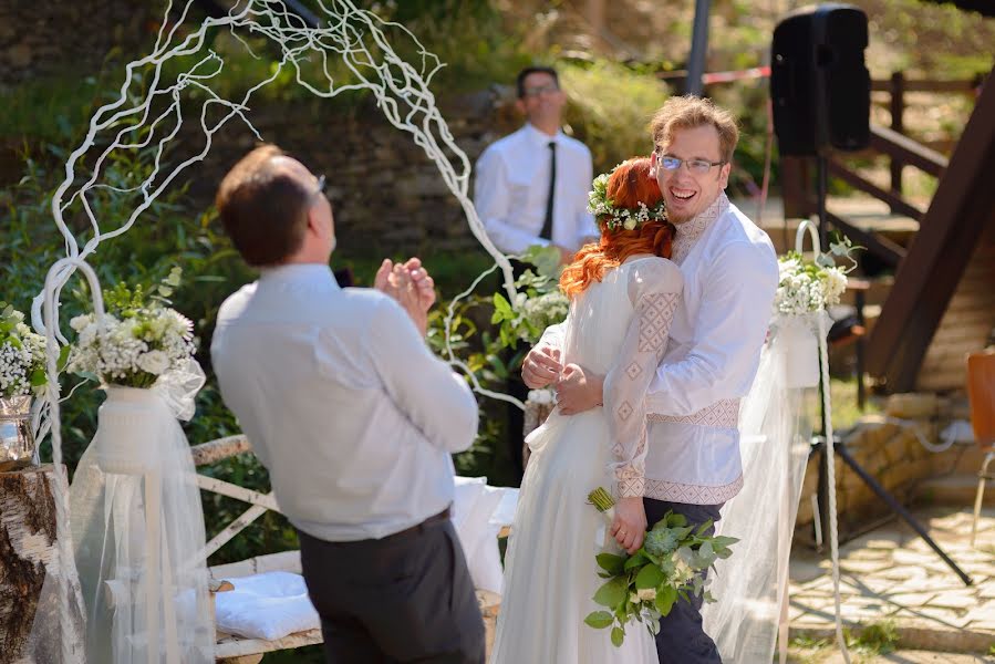 Fotógrafo de casamento Crihan Vlad (vladcrihan). Foto de 16 de março 2017