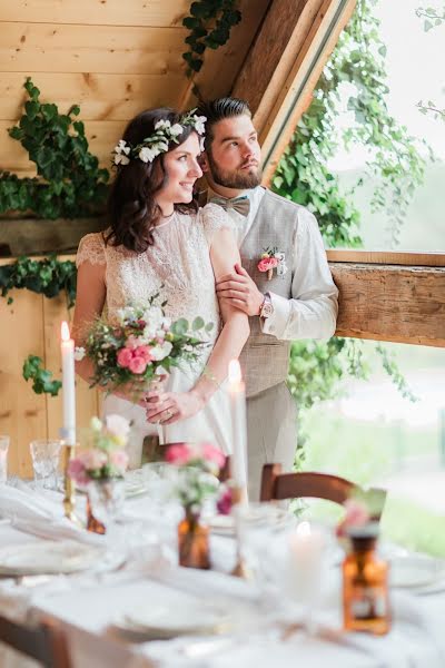 Fotografo di matrimoni Emilie Cabot (emiliecabot). Foto del 14 aprile 2019