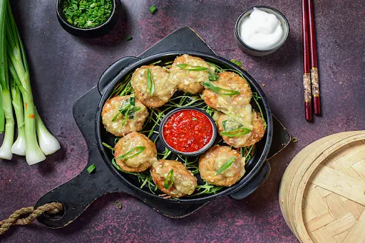 Paneer Butter Garlic Momos (8 Pcs)