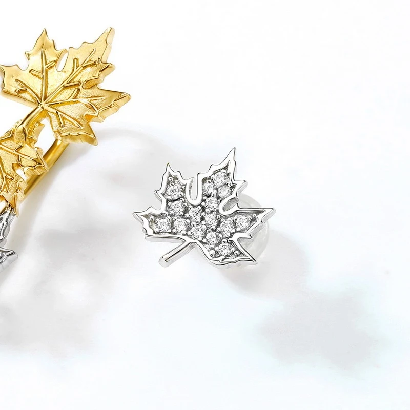 Boucles d'oreilles feuille d'érable S925 en argent sterling avec placage de séparation de couleur pour un éclat captivant et stylé.