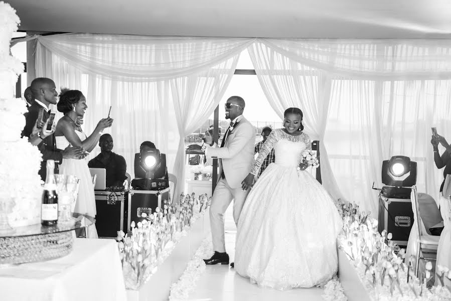 Esküvői fotós James Lubinga (paramountug). Készítés ideje: 2018 november 16.