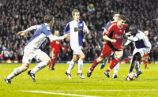 SURGING RUN: Liverpool's Steven Gerrard, second from right, runs at the Blackburn Rovers defence during their English Premier League match in Blackburn, England at the weekend. 06/12/08. Pic. Phil Noble. © Reuters.