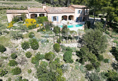 Maison avec piscine et terrasse 13