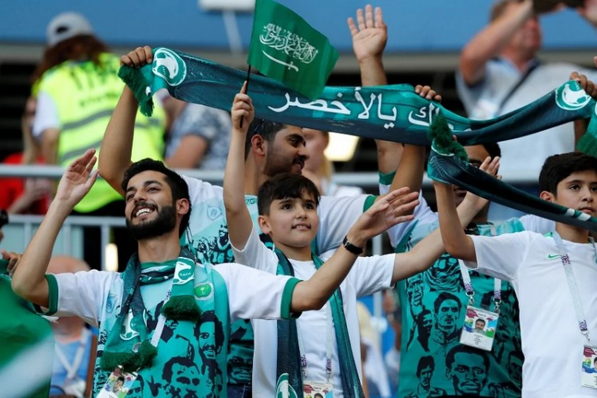 Waarom kiezen er zoveel spelers voor Saudi-Arabië? Voormalig Ajax-speler is niet verbaasd: "Alsof ik in volle ArenA speelde"