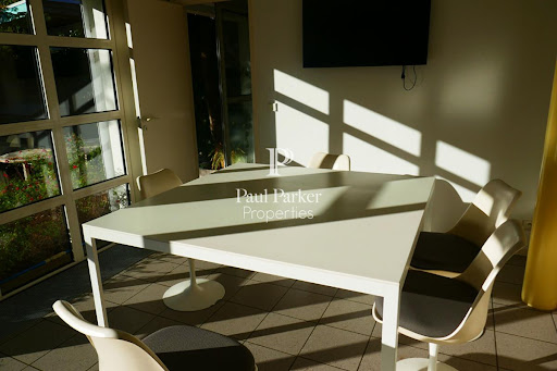 Maison avec piscine et terrasse 4