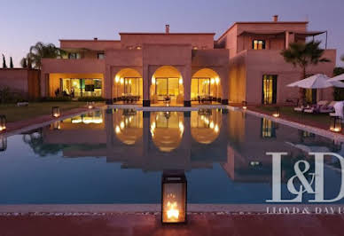 Maison avec piscine et terrasse 1