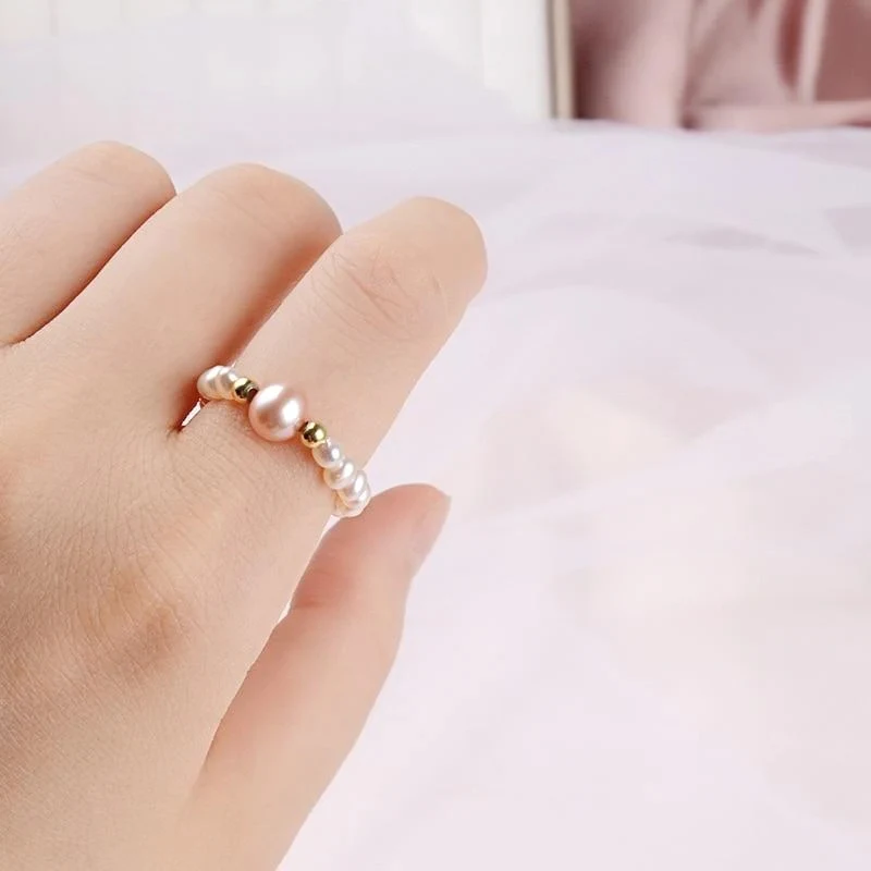 Pearl Mini Mali Biserni Prsten Ženski Elegantan prsten sa malim biserom, idealan za žene koje cene sofisticirani nakit i jednostavan stil.