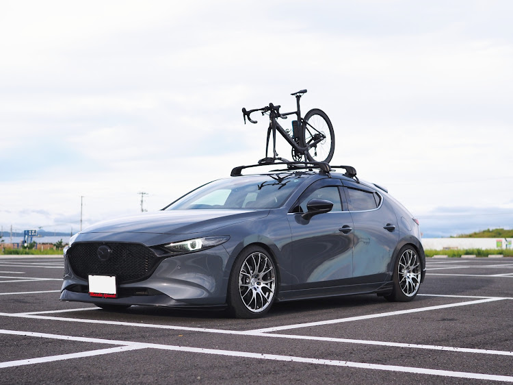 MAZDA3の車とアウトドアスポーツ・ドライブ・10月もよろしくお願いします・残暑厳しいに関するカスタム事例の投稿画像1枚目