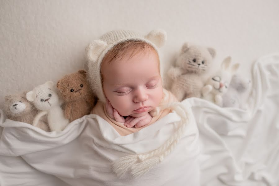 Fotógrafo de casamento Polina Morozova (newbornart). Foto de 20 de dezembro 2023