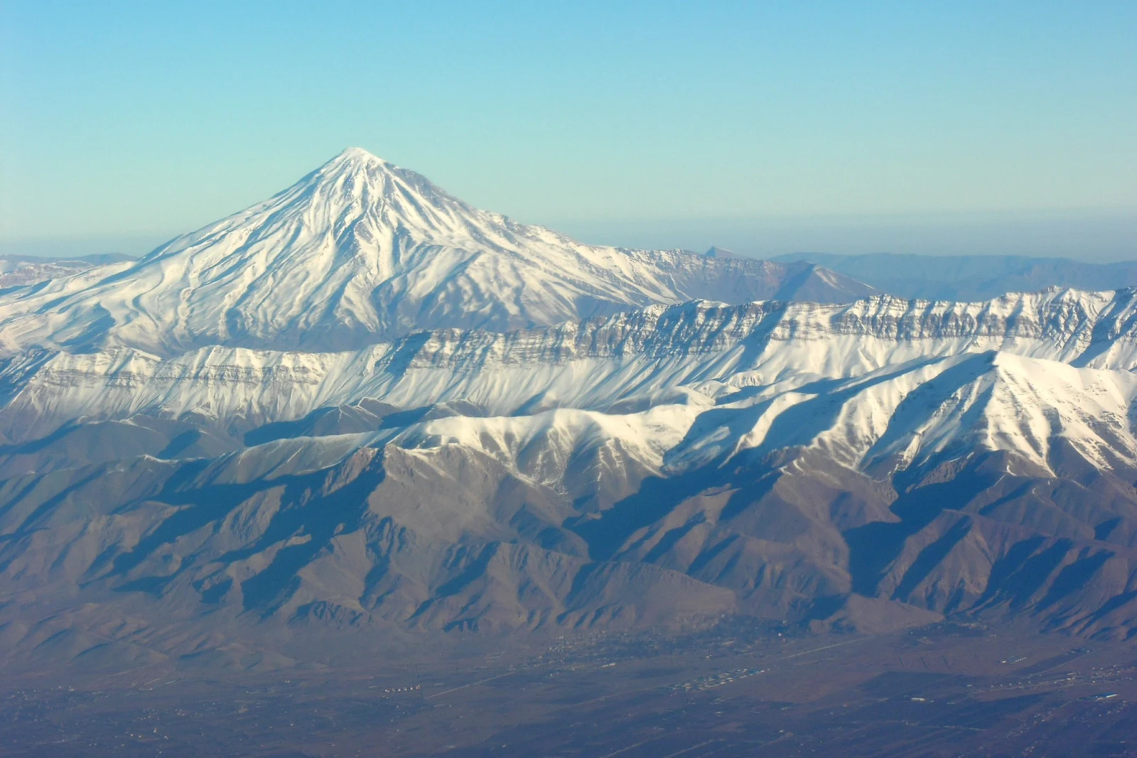 Aerial_View_of_Damavand_26.11.2008_04-23-59.JPG