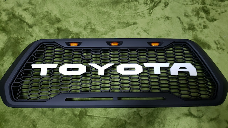 RAV4のRAV4・MXAA54・タコマ風グリル・ラプターグリルに関するカスタム事例の投稿画像1枚目