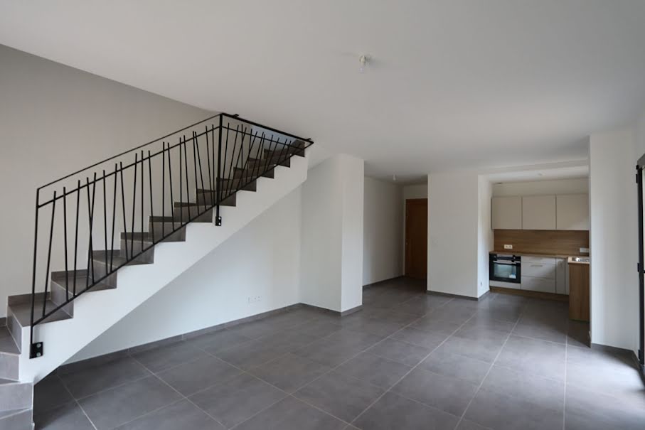 Location  appartement 3 pièces 72 m² à Penta-di-Casinca (20213), 895 €