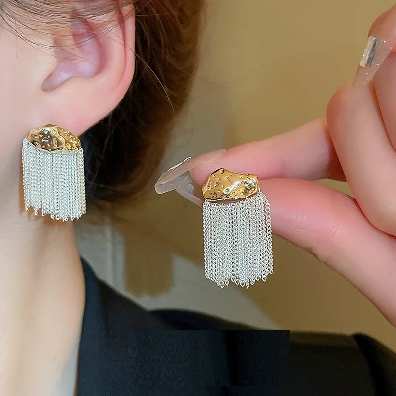 Echtvergoldete Silber Nadel Quasten Ohrringe für Damen. Lange, elegante Ohrringe, die deinen Look perfekt aufwerten.