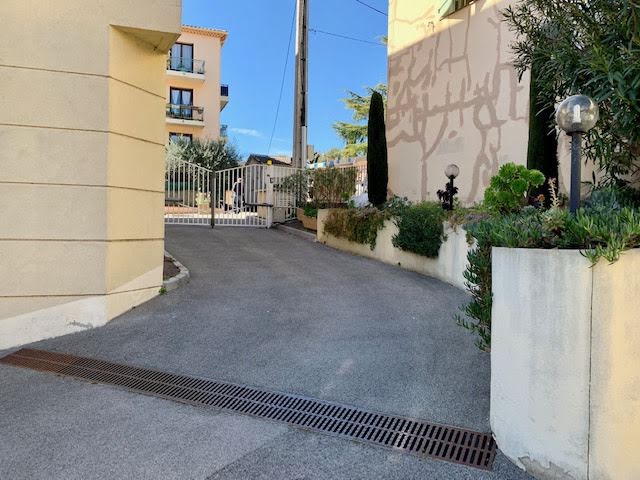 Vente parking  10 m² à Peymeinade (06530), 12 500 €