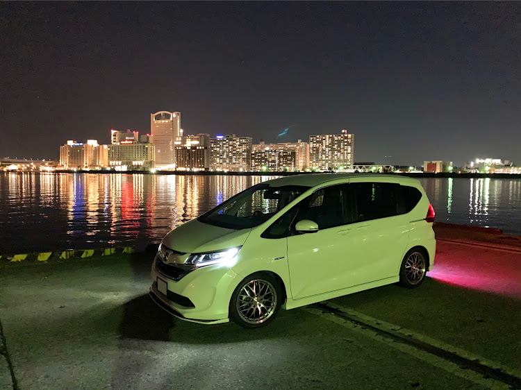 フリードの夜に撮影・夜ショットに関するカスタム事例の投稿画像1枚目