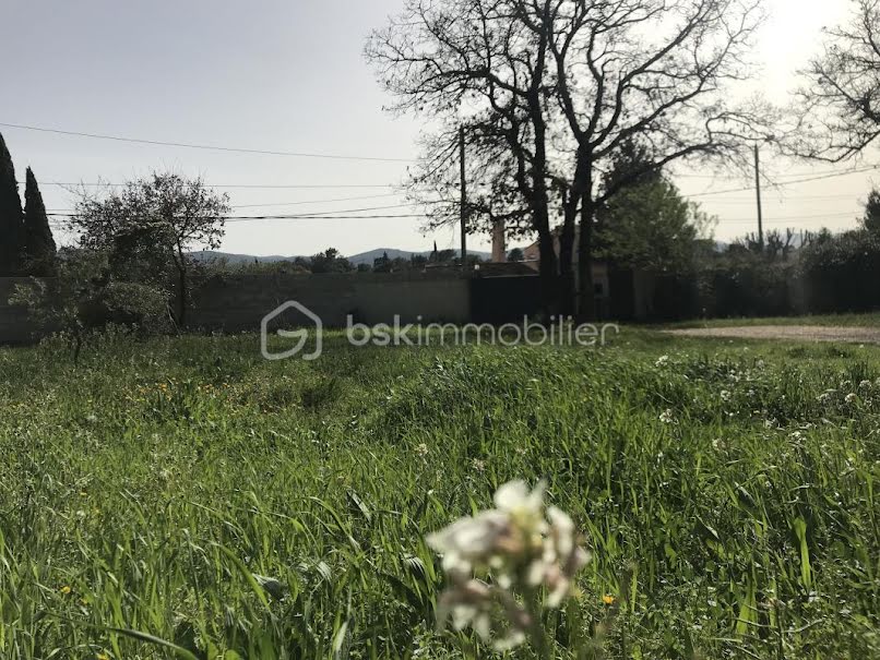 Vente terrain  747 m² à Garéoult (83136), 169 000 €