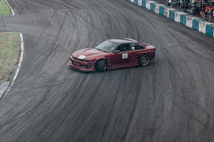 シルビアの愛媛県・ドリフト・ゼクノバタイヤ・ゼグラスナックル・オリジンラボに関するカスタム事例の投稿画像1枚目